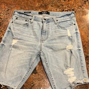 HOLLISTER  Skinny Denim Short 9” Blue In Size 31